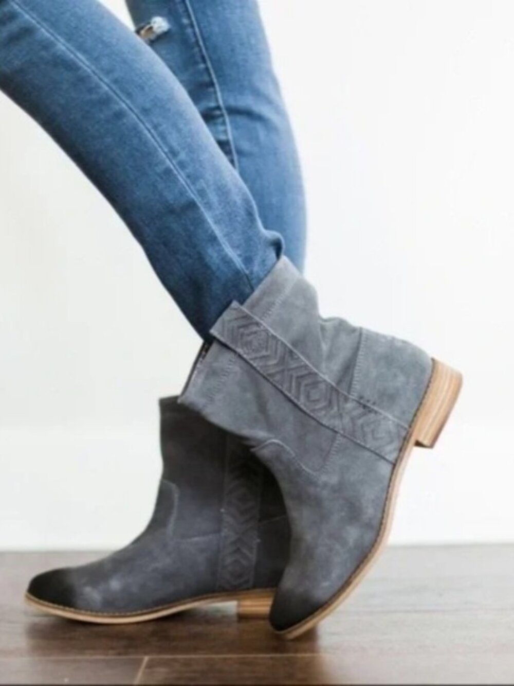 TOMS Laurel pull-on ankle booties in gray suede, women’s size 9.